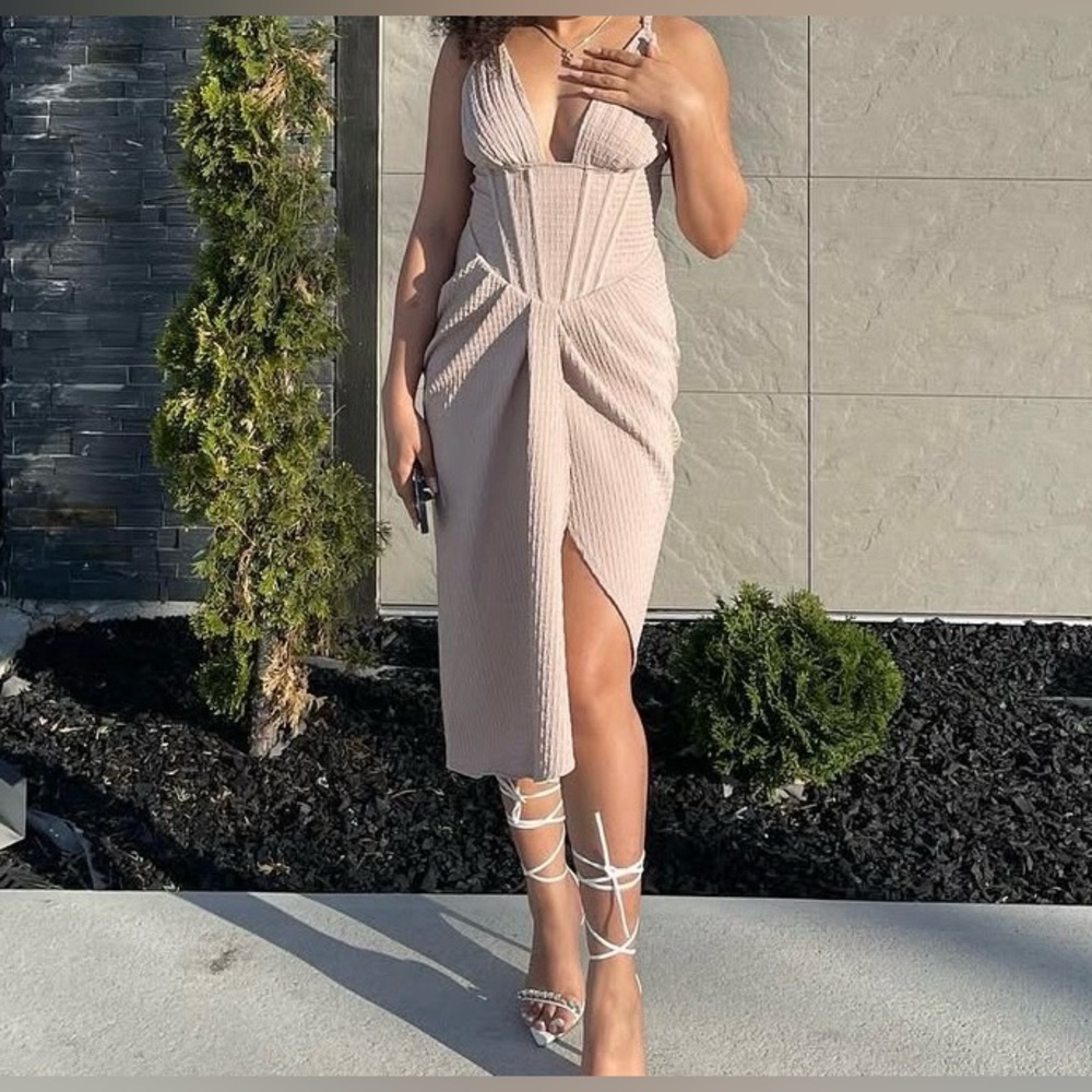 Pretty Little Thing Dress stone Grey in color